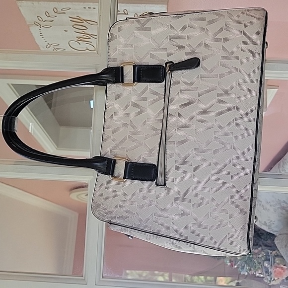 Handbag - Picture 2 of 5